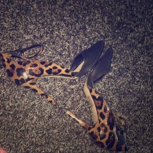 BLACK AND LEOPARD HEEL